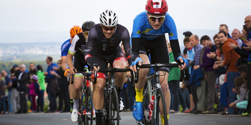 yy易游体育官方网站门户首屏展示，呈现现代科技感的体育内容聚合界面